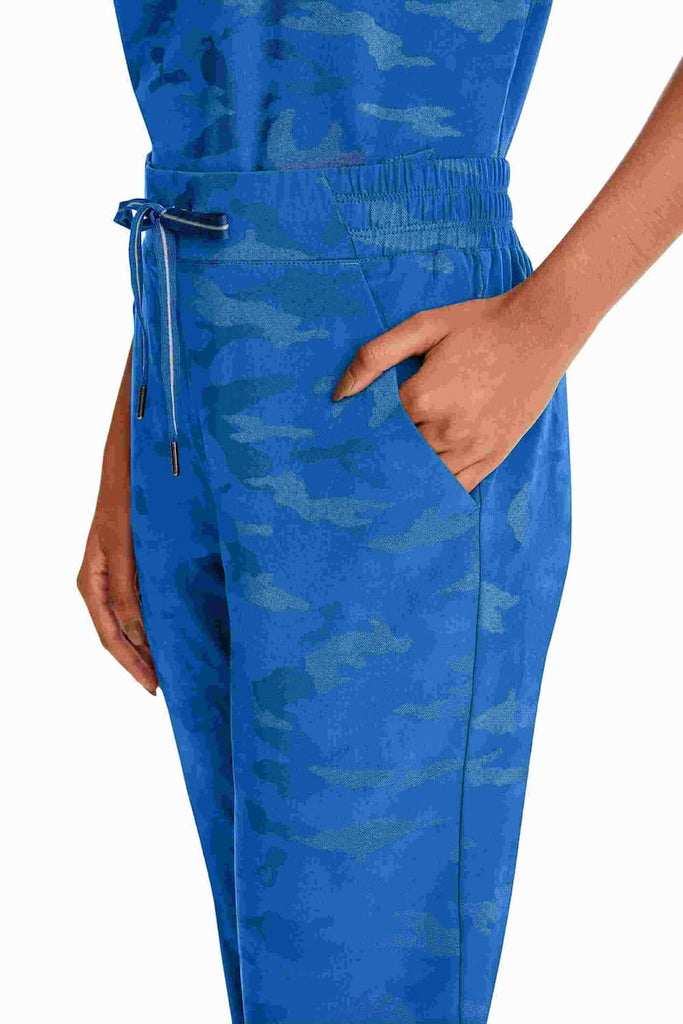 The Purple Label Women's Tate Camo Jogger in Royal Blue size Medium featuring a modern fit and a total of 5 pockets.