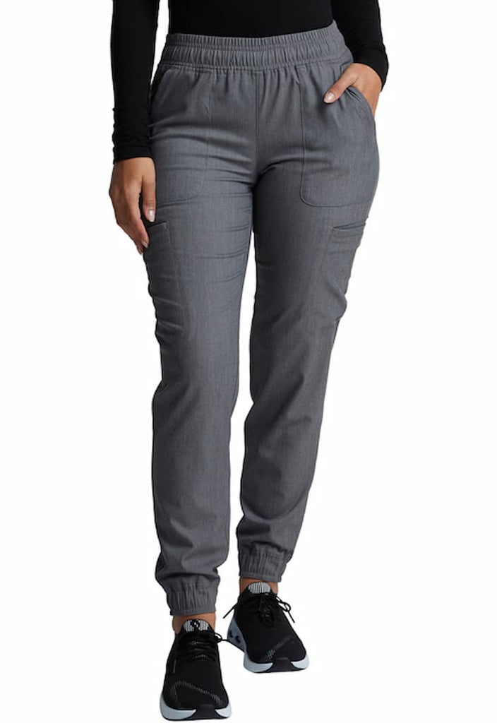 A young female LPN wearing a Vince Camuto Women's Mid Rise Jogger in Heathered Charcoal size 2XL Petite featuring a relaxed fit.