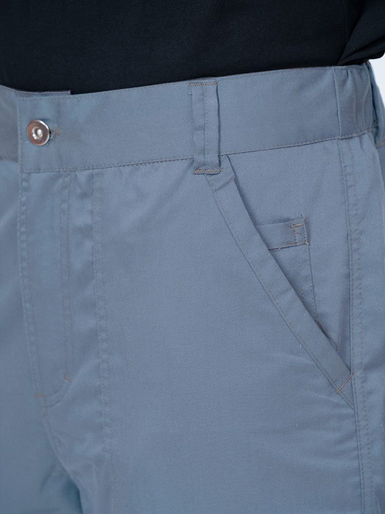 Man wearing an Epic by MedWorks Men's Button Front Scrub Pant in blue fog with a 6 belt loop waistline.