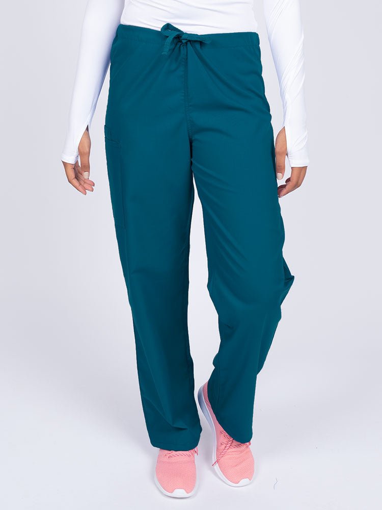 Young nurse wearing a Luv Scrubs Unisex Drawstring Cargo Pant in Caribbean with a total of 3 pockets.