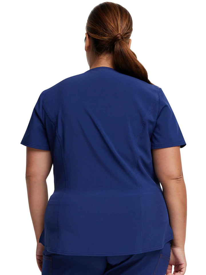 The back of the Dickies Riveting Women's Tuckable Scrub Top in Navy Blue size 4XL featuring a center back length of 27".