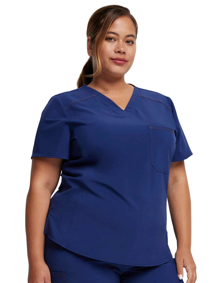 A look at the right side of the Dickies Riveting Women's V-Nek Scrub Top in Navy size 2XL featuring side slits.