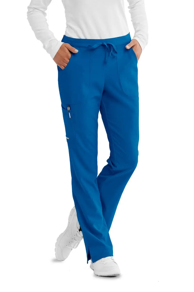 The front of the Skechers Women's Reliance Cargo Scrub Pant in Royal size XL featuring two front patch pockets.
