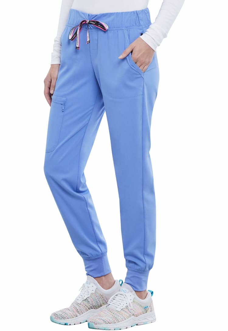 An image of a young female Physical Therapist wearing a Vince Camuto Women's Mid Rise Drawstring Jogger in Ceil size Small featuring an inseam of roughly 29".