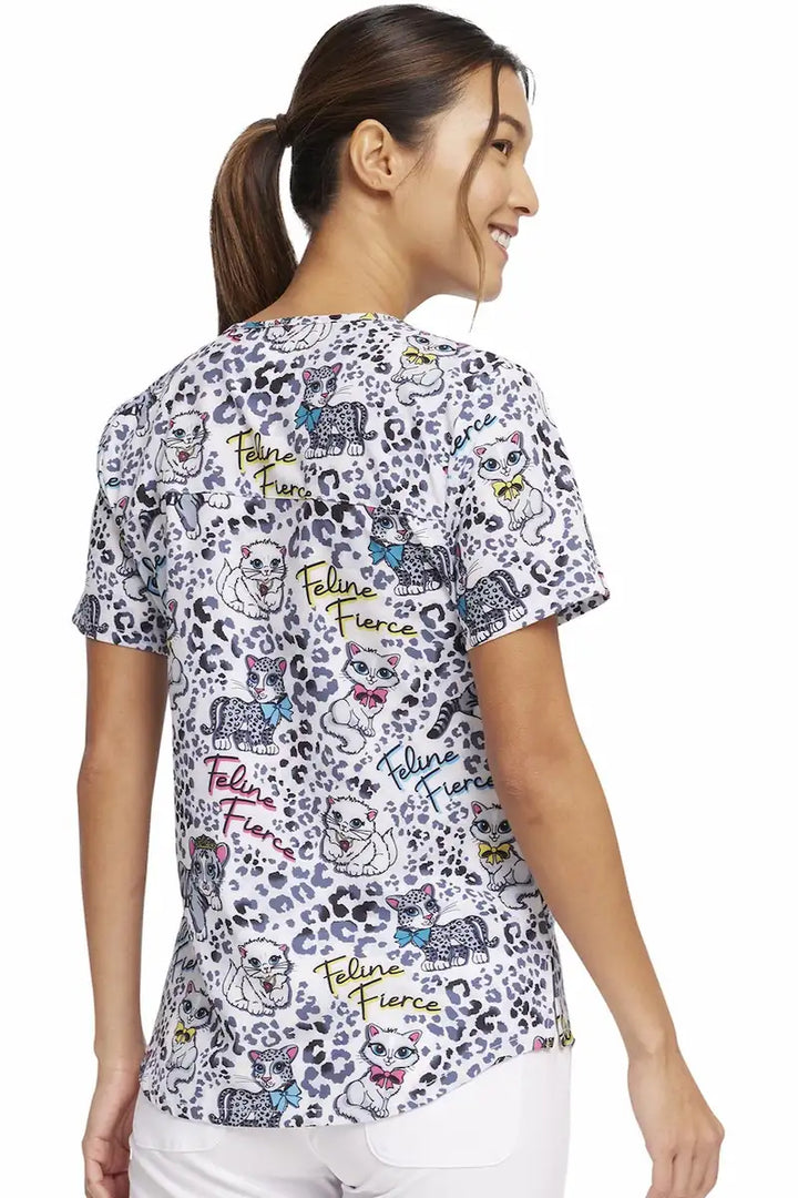 The back of the Cherokee Women's V-Neck Print Scrub Top in "Feline Fierce" featuring a center back length of 26".