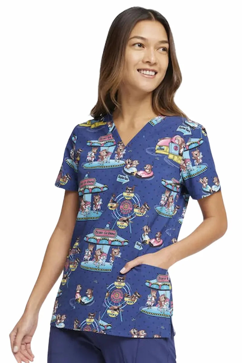 A look at the left side of the Cherokee Women's V-neck Print Top in Carnival Critters size XS featuring side slits and two front patch pockets.