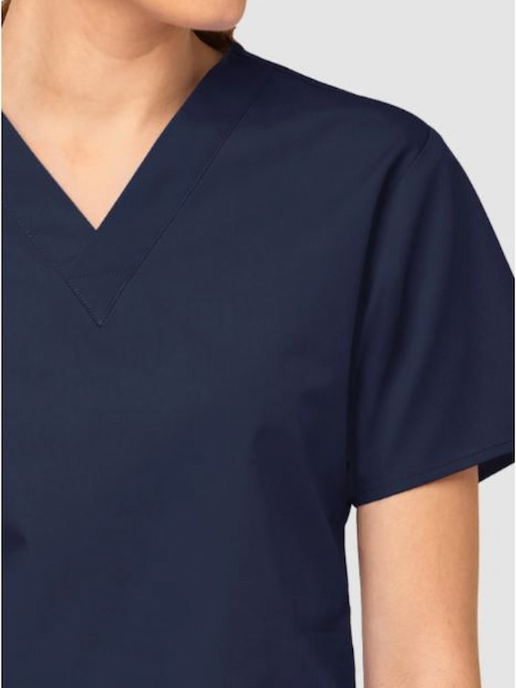 An up close image the neckline of the WonderWink Origins Women's Bravo V-neck Scrub Top in Navy size XS.