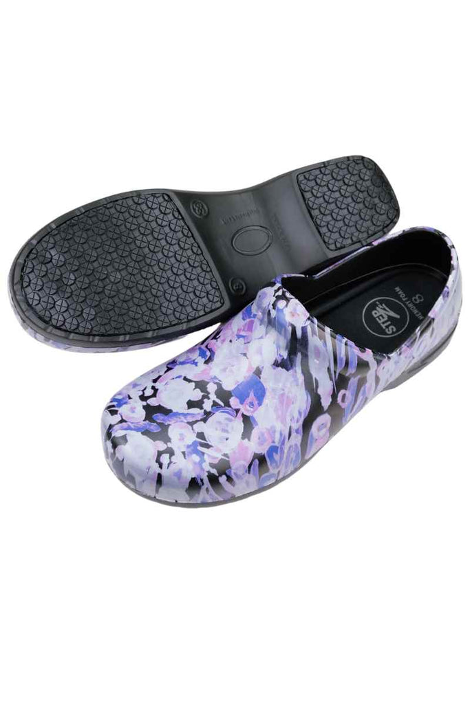 A picture of the bottom and heel of the StepZ Women's Slip Resistant Nurse Clogs in "Lilac Dreams" size 8 featuring added cushioning & support with a removable foot bed insert.