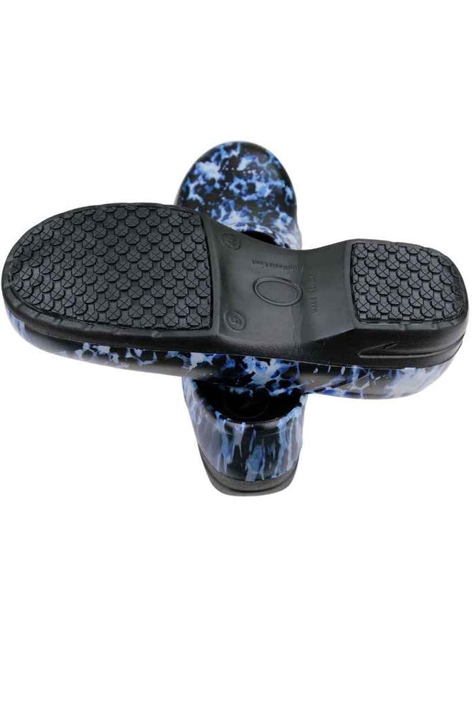 A picture of the bottom and heel of the StepZ Women's Slip Resistant Nurse Clogs in "Midnight Blues" size 7 featuring added cushioning & support with a removable foot bed insert.