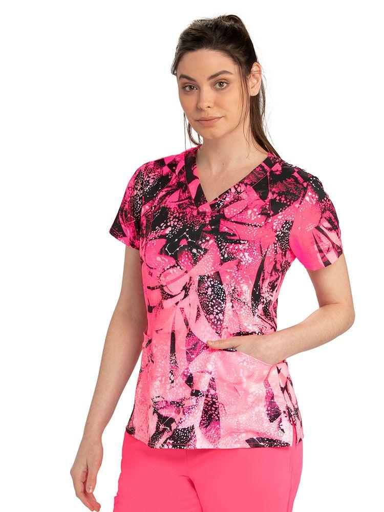 Nurse wearing Barco One Women's Print V-Neck Scrub Top in Crystal Shallows print