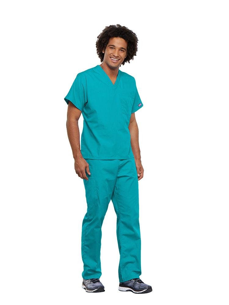 A male Surgical Technician wearing a Cherokee Workwear Originals unisex Single Pocket V-Neck Scrub Top in Turquoise size 5XL featuring 1 spacious chest pocket.