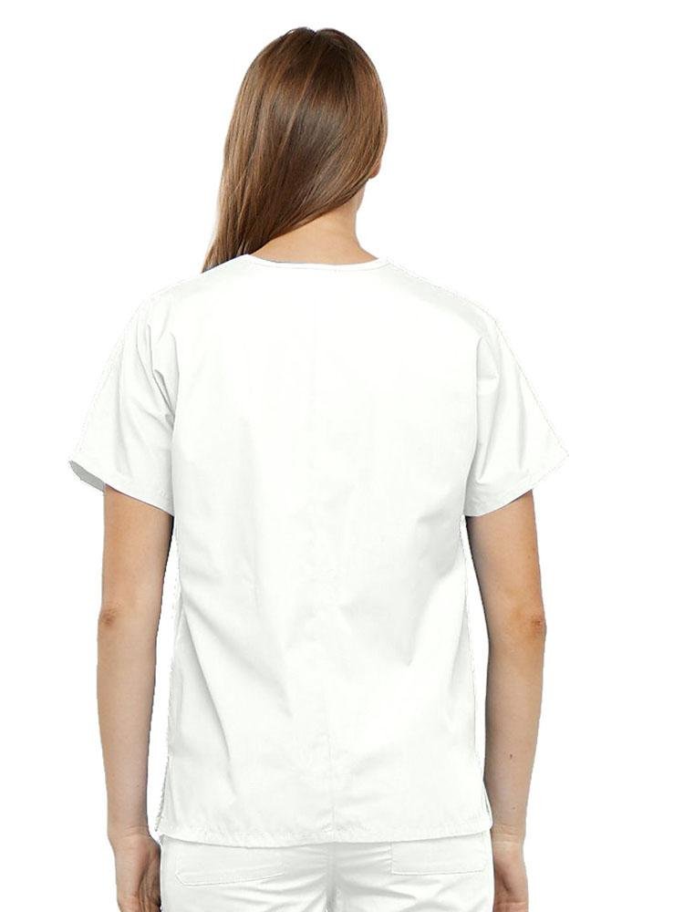 A young female Surgical Technologist wearing a Cherokee Workwear Originals Women's V-neck Scrub Top in White size 2XL featuring a center back length of 26.5".