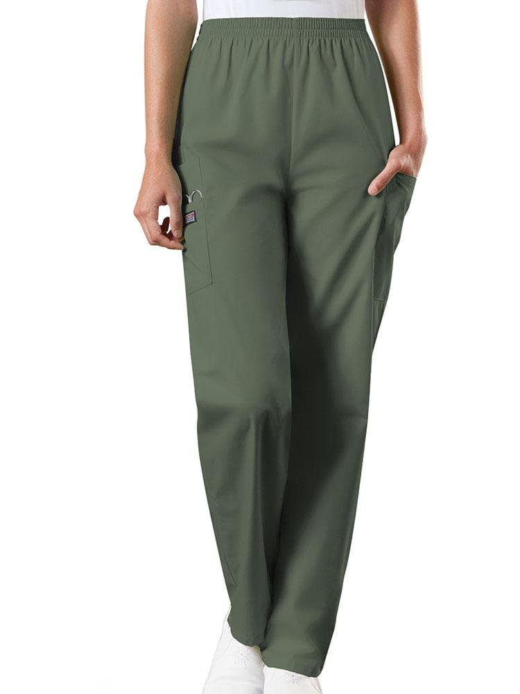 A young female Radiologic Technologist wearing a pair of Women's Natural Rise Tapered Pull-On Scrub Pant from Cherokee Workwear Originals in Olive size XL featuring a total of 4 pockets.
