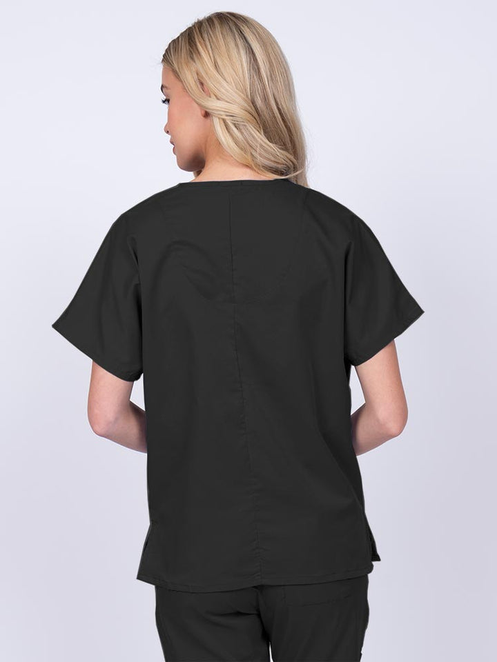 Woman wearing an Epic by MedWorks Unisex V-Neck Scrub Top in black with a center back length of 27.5".