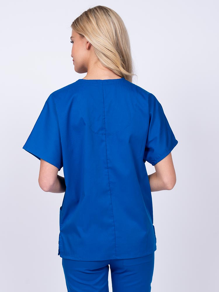 Woman wearing an Epic by MedWorks Unisex V-Neck Scrub Top in black with a center back length of 27.5".
