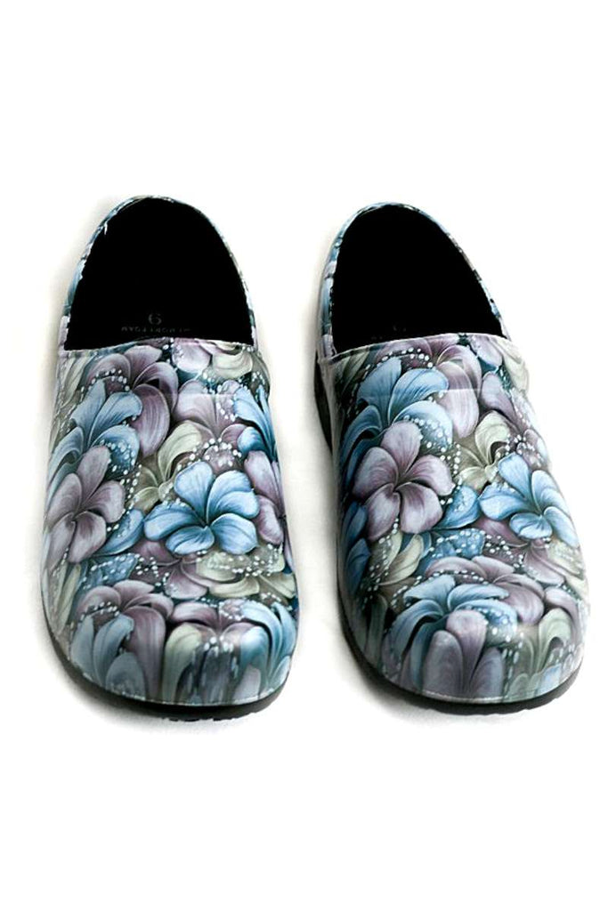 A frontward facing image of the "Grey Flowers" StepZ Women's Slip Resistant Memory Foam Clogs in size 6 featuring padding in the front & back heel collar.