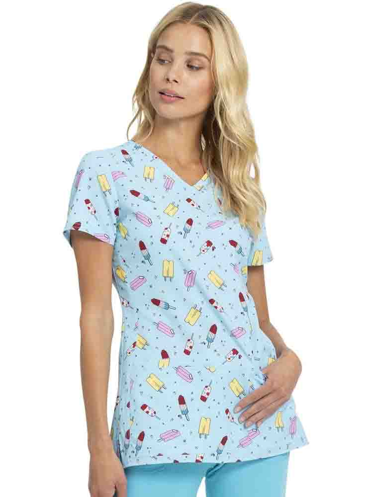 Pediatrician wearing Heart soul Women's V-Neck Print Scrub Top in Popsicle Party print size extra small.