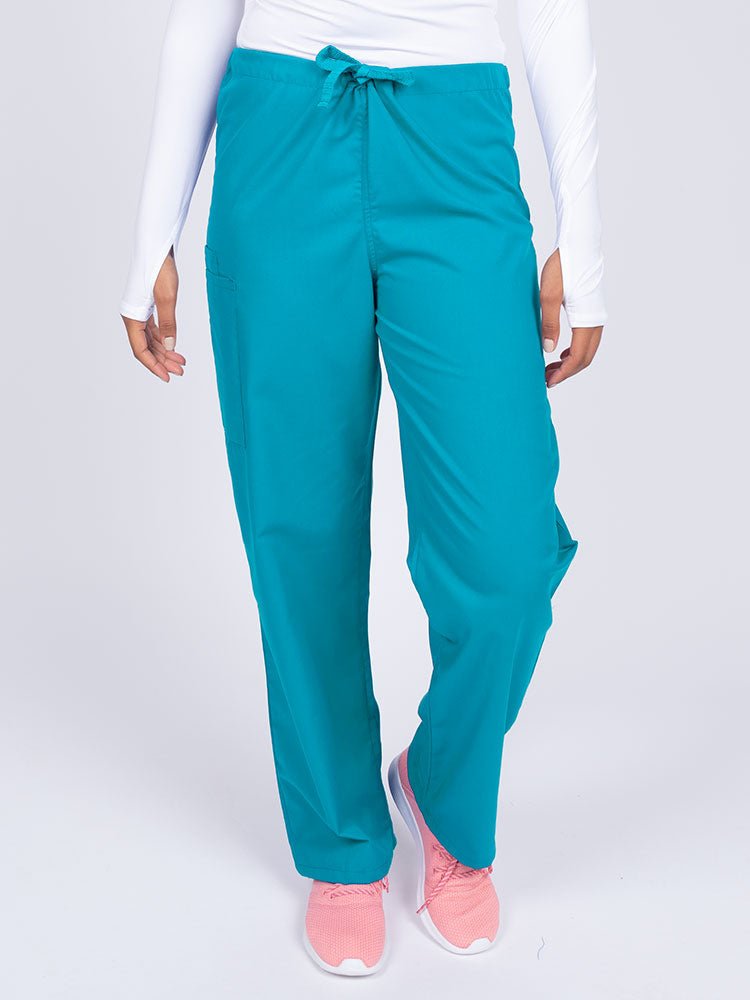 Young nurse wearing a Luv Scrubs Unisex Drawstring Cargo Pant in turquoise with a total of 3 pockets.
