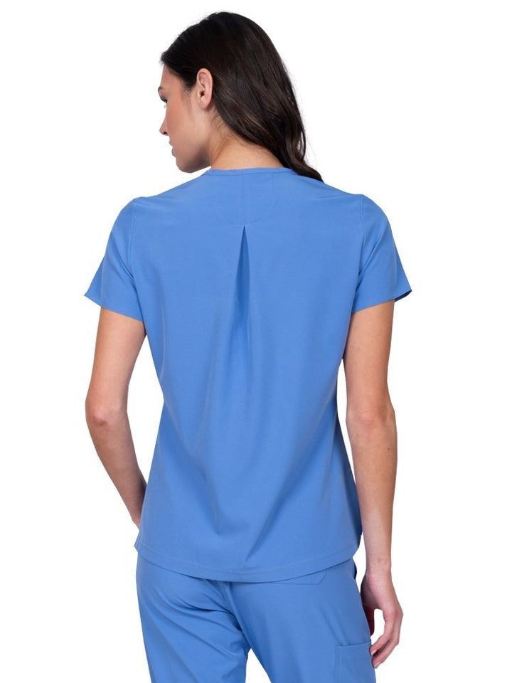 Meraki Sport Women’s Tuck-In Scrub Top in ceil featuring a slight high low curved hemline